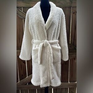 Pottery Barn Plush Sherpa Style Soft White Belted Oversize Bath Robe Size S